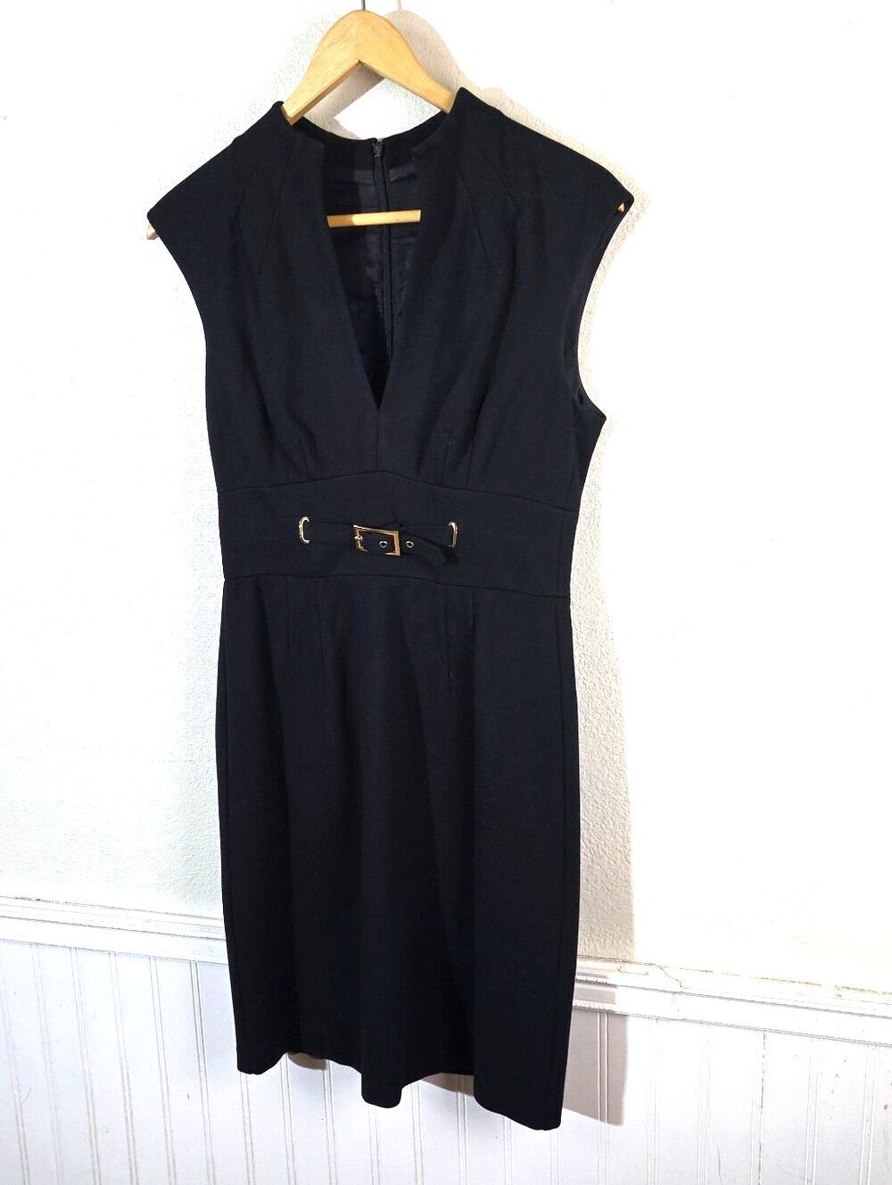 Trina Turk Black Dress Womens Est Size 4 Buckle Waist V Neck Sleeveless Mod Care